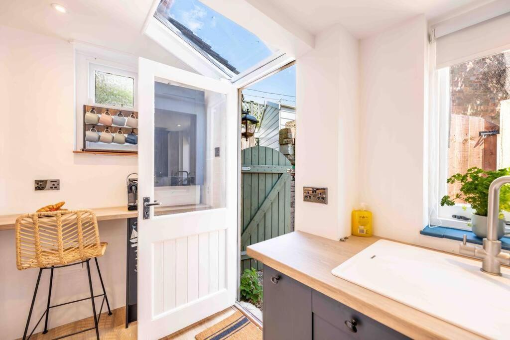 The Lymington Sailor'S Cottage Exterior photo